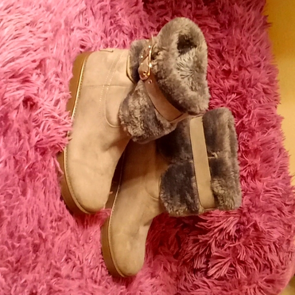 G by GBG guess grey suede boots with grey faux fur - Picture 4 of 10